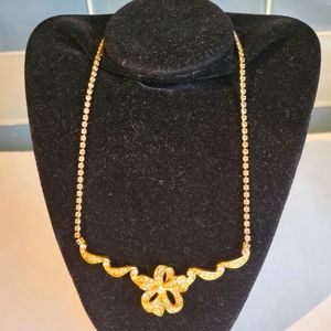 Monet vintage necklace